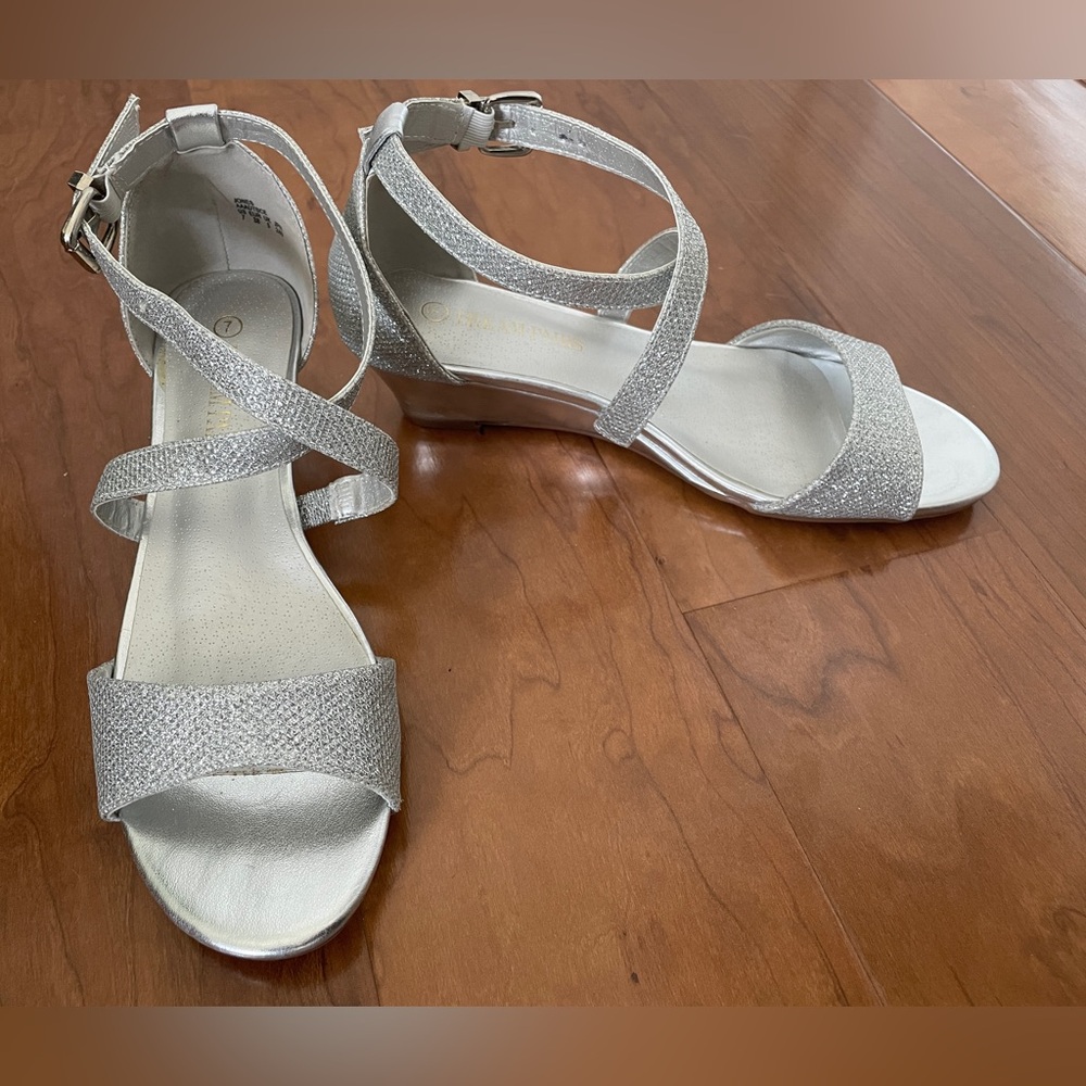🌻5/$16🌻Shimmery Silver Low Wedge Heel Sandals
